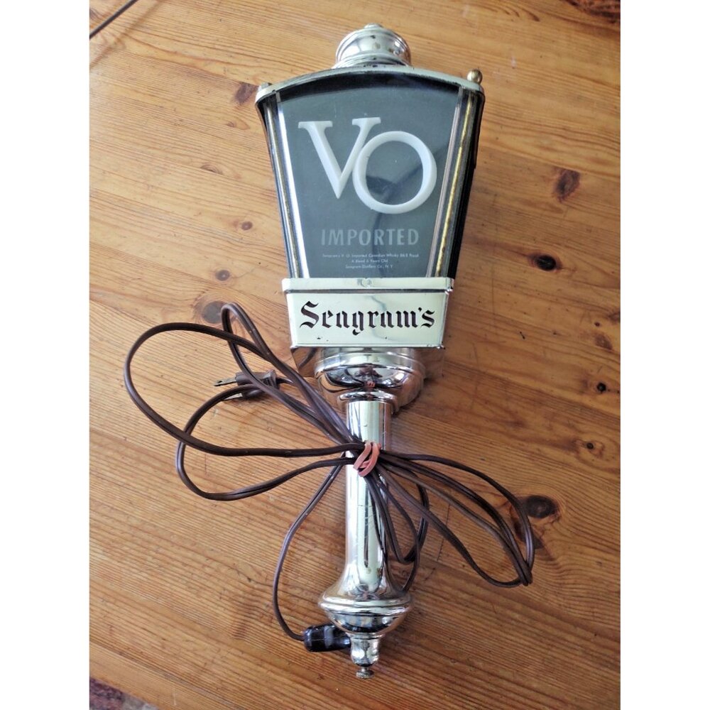 SEAGRAM’S  VO WHISKEY LAMP LIGHTED WALL HANGER 6" x 17” SCONCE